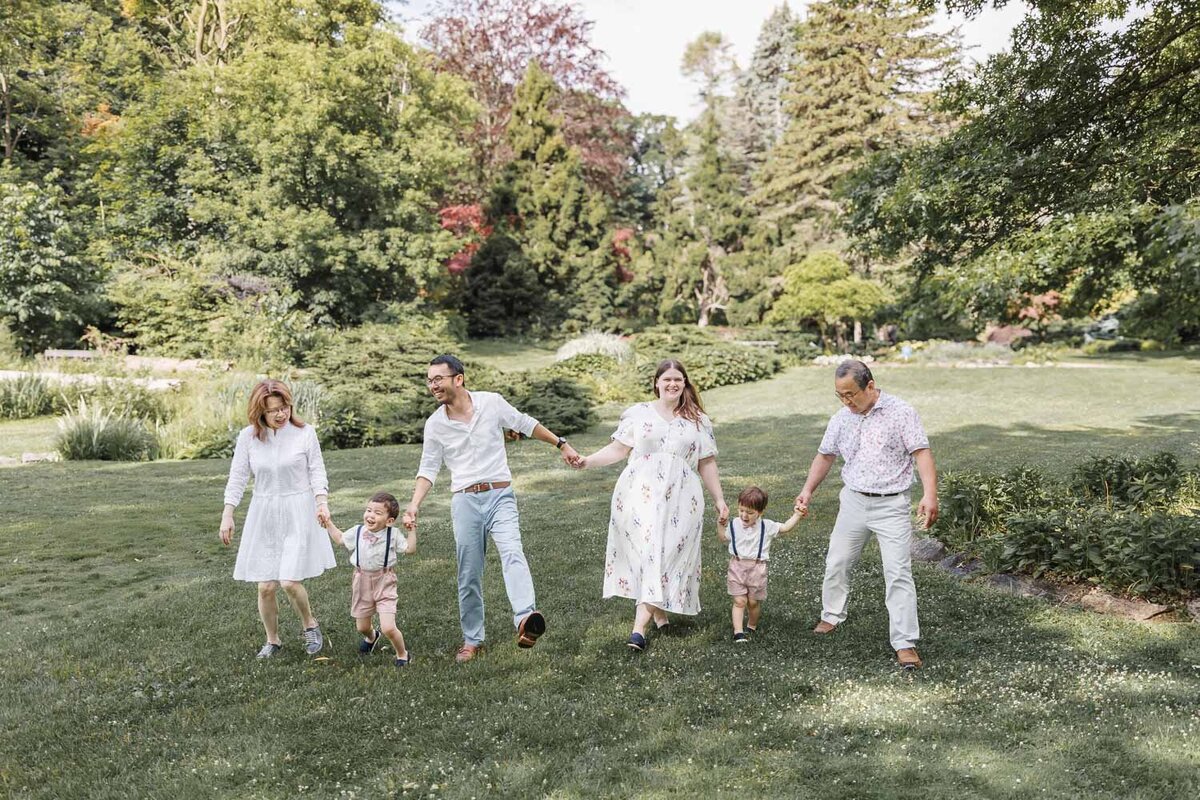 Toronto-Summer-Family-Portraits-with-grandparents-5