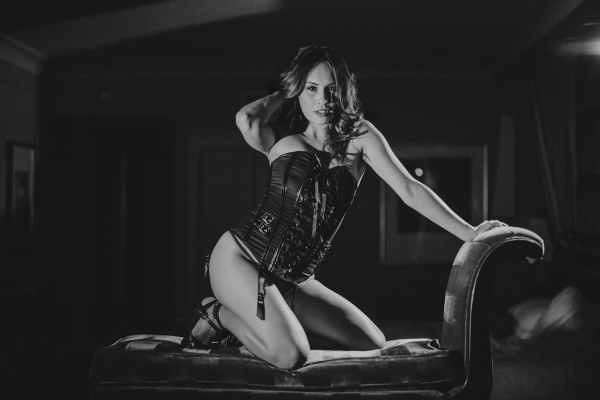 Novalyric-Adam-30-30-boudoir-43