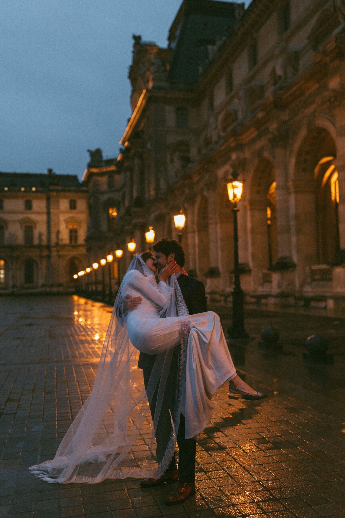Bride and groom portrait by Tennessee wedding photographer