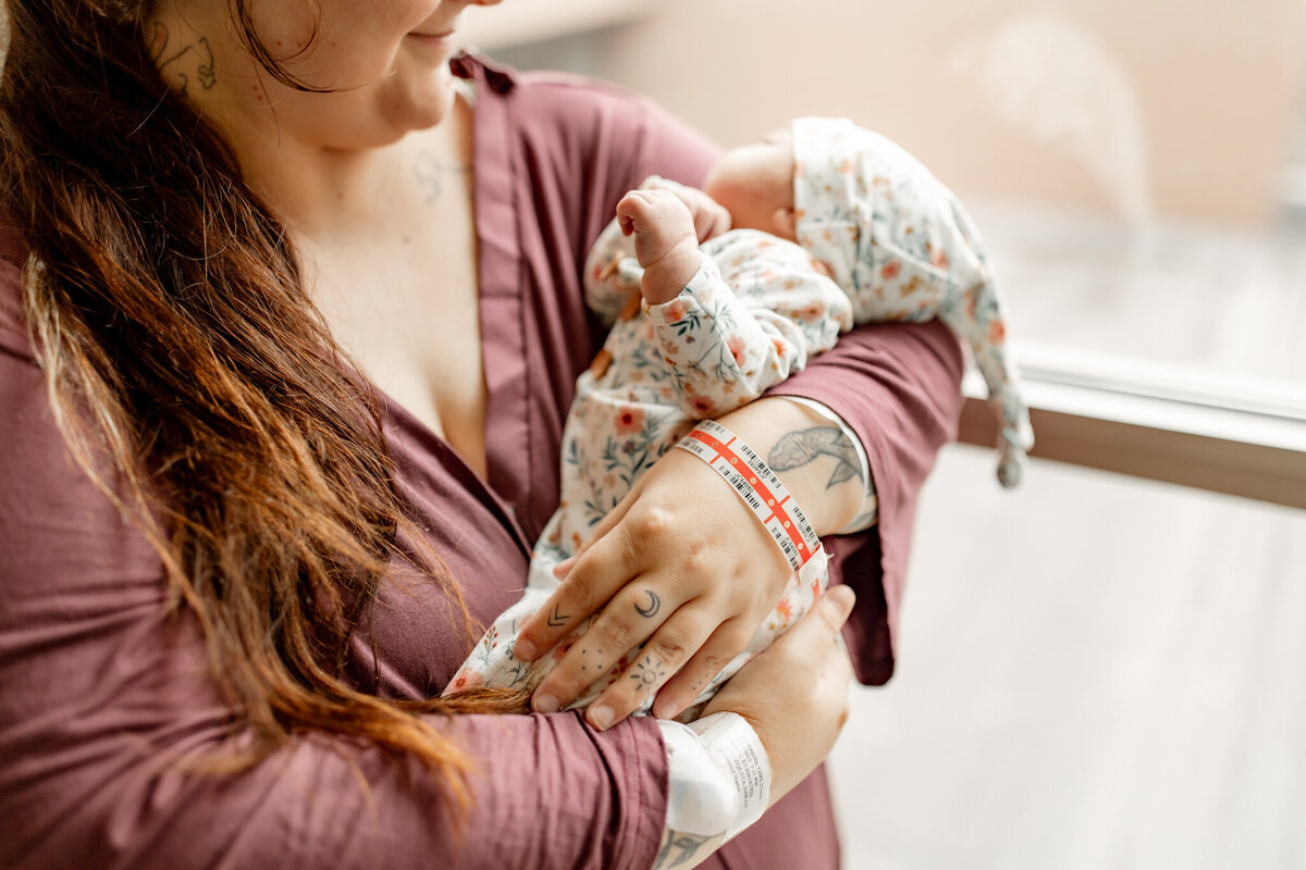best NW Arkansas fresh 48 portraits, fresh 48 photoshoot Rogers Arkansas, newborn photographer near me, newborn photography Rogers AR, Northwest Arkansas fresh 48 photography