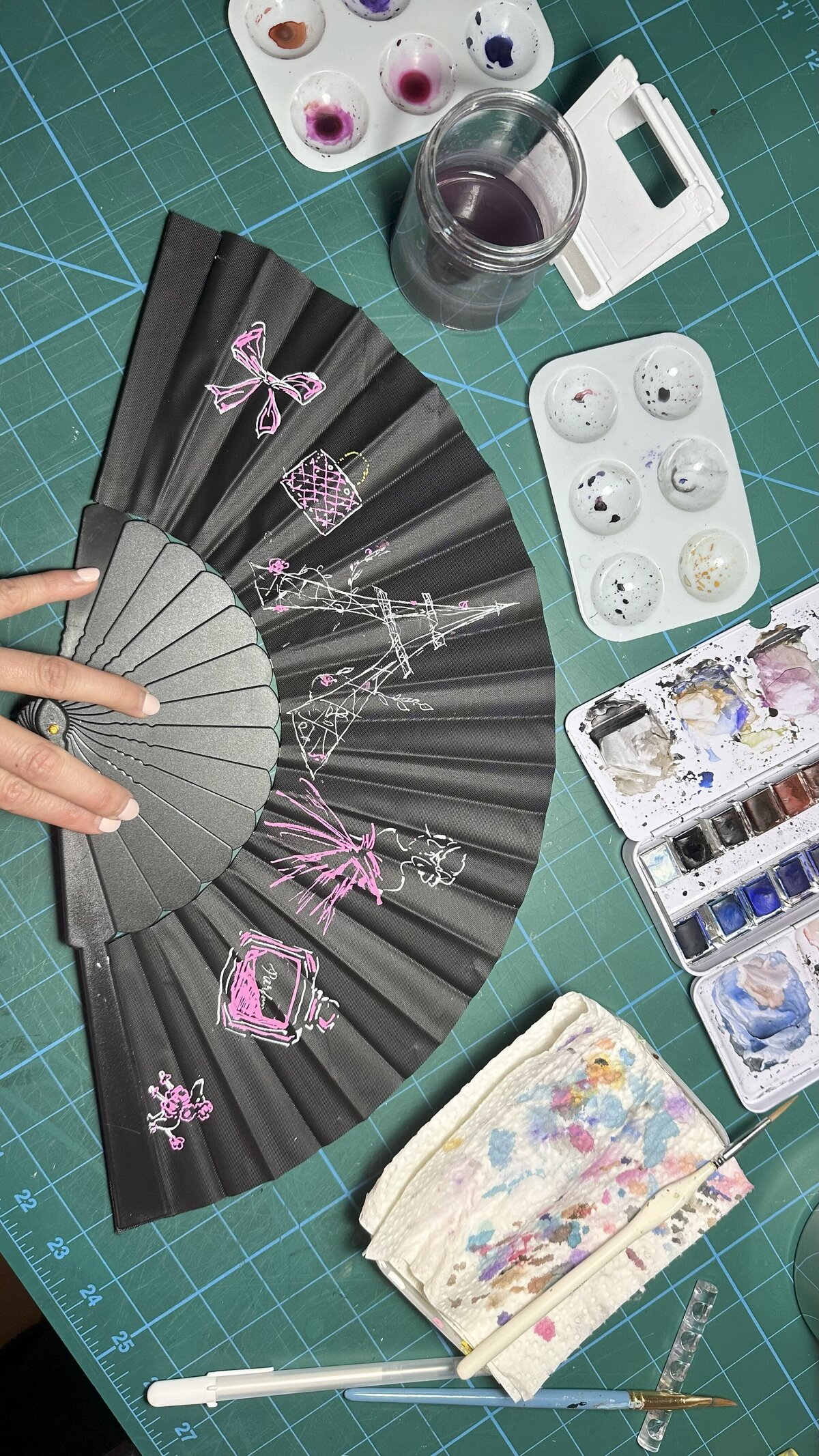 Parisian themed live painting activation on fans for Guerlain PR influencer and customer appreciation event by live artist Jenny Zhang.