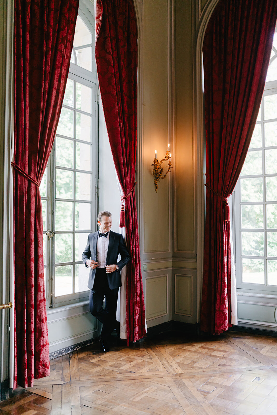 MorganeBallPhotography-Wedding-ChateauChamplatreux-SandyDavid-04-FirstLook-25-6429_websize
