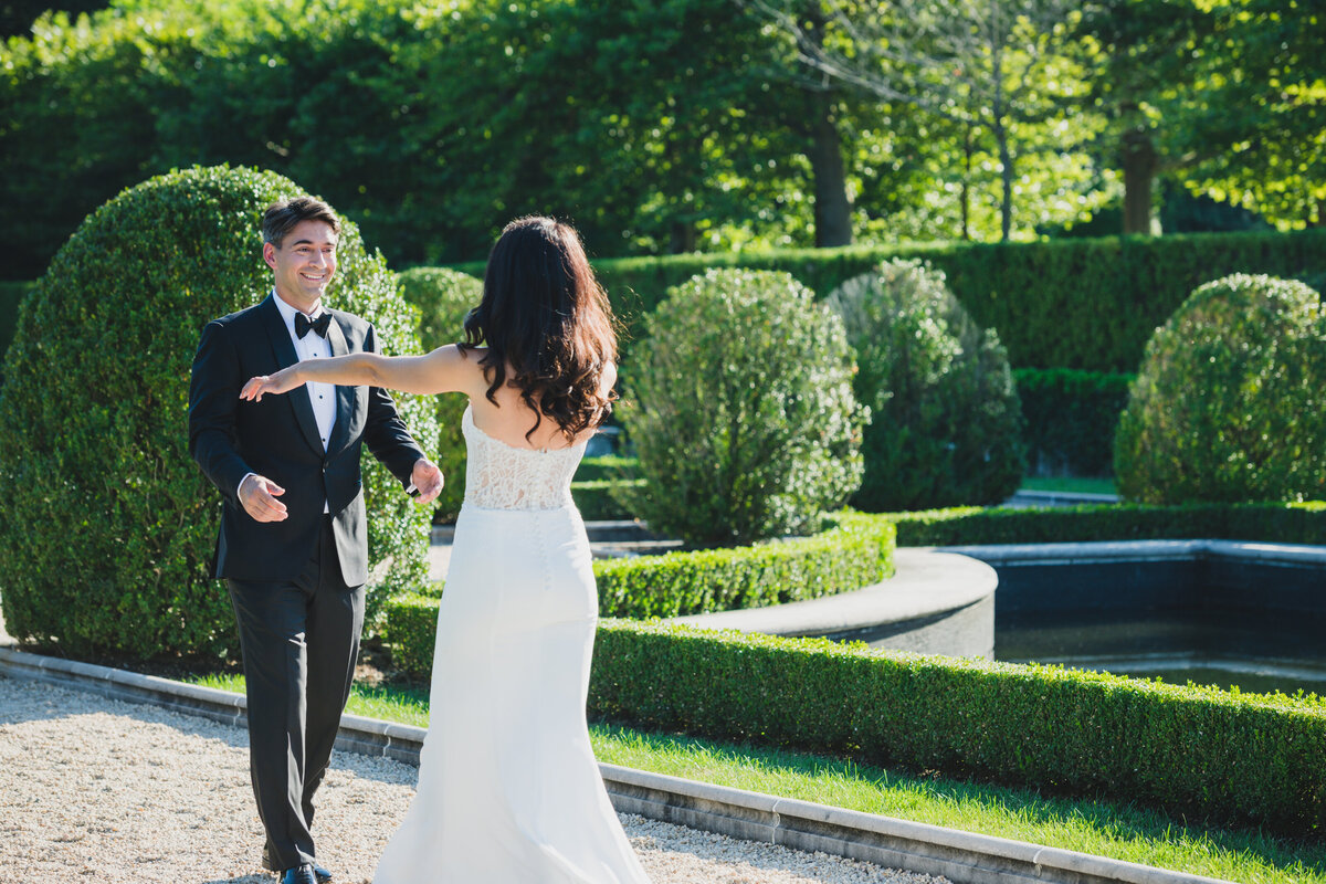 bride and groom hugging during first look at Oheka Castle
