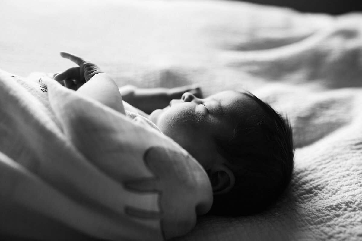 seattle_family_photographer_newborn_baby_in_home_1161