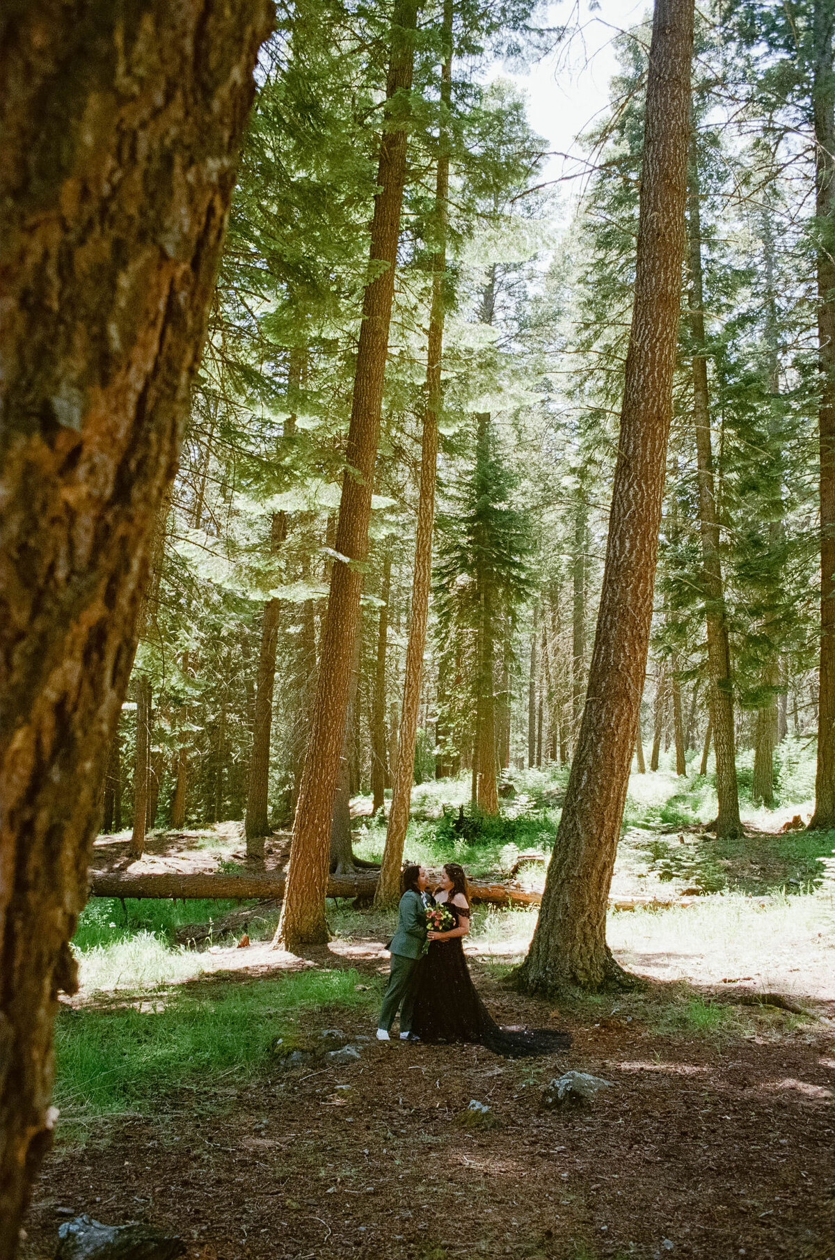 Portraits_Brenda&JanieElopementPhotos_OregonWeddingPhotographer_KuroCreativeHouse-20