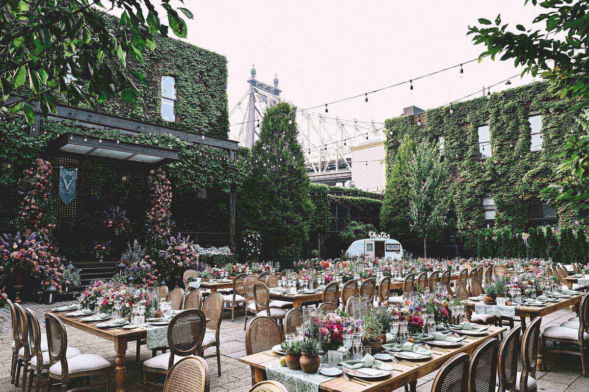 jaclyn-fisher-events-planning-colorful-summer-garden-wedding-in-nyc-130
