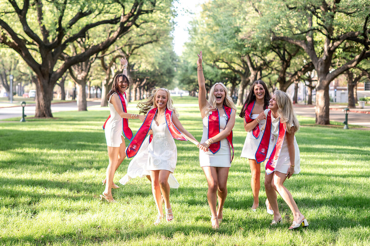 kam-smu-graduation-group-041025-37