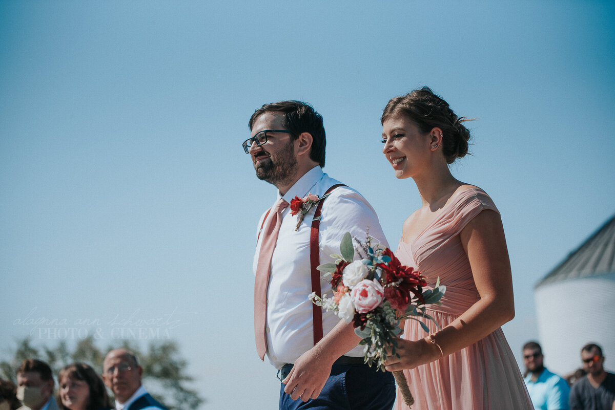 ceremony _ alaynna ann schwartz _ harpors vinyard _ iowa photographer _ playlife photography_0079