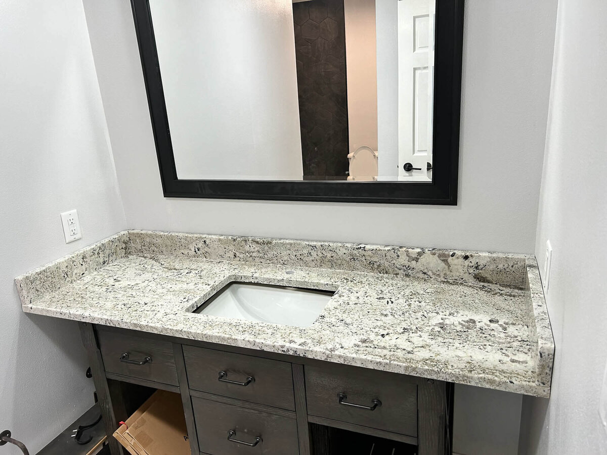 granite-countertops-in-bathroom-with-backsplash