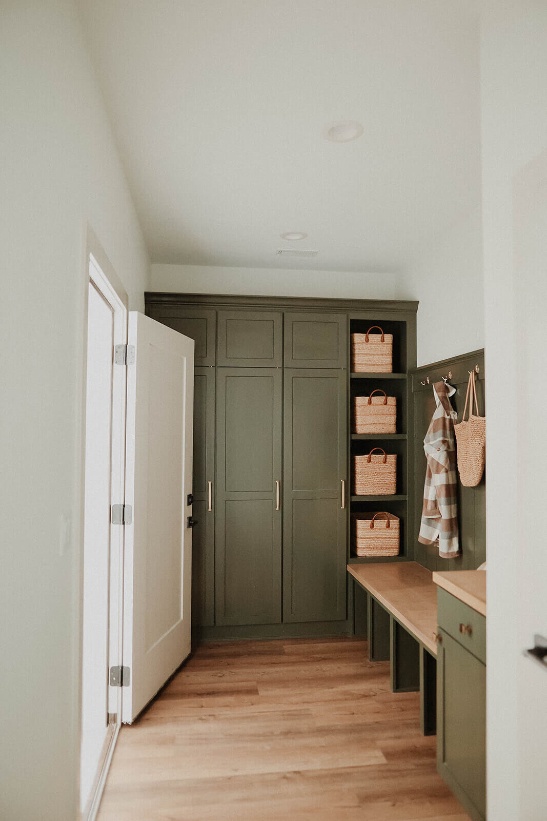 L-Ave-Mudroom-Interior-Design-Grimes-Des-Moines-Waukee-West-Des-Moines-Ankeny-Lake-Panorama-Central-Iowa-3F1A2638