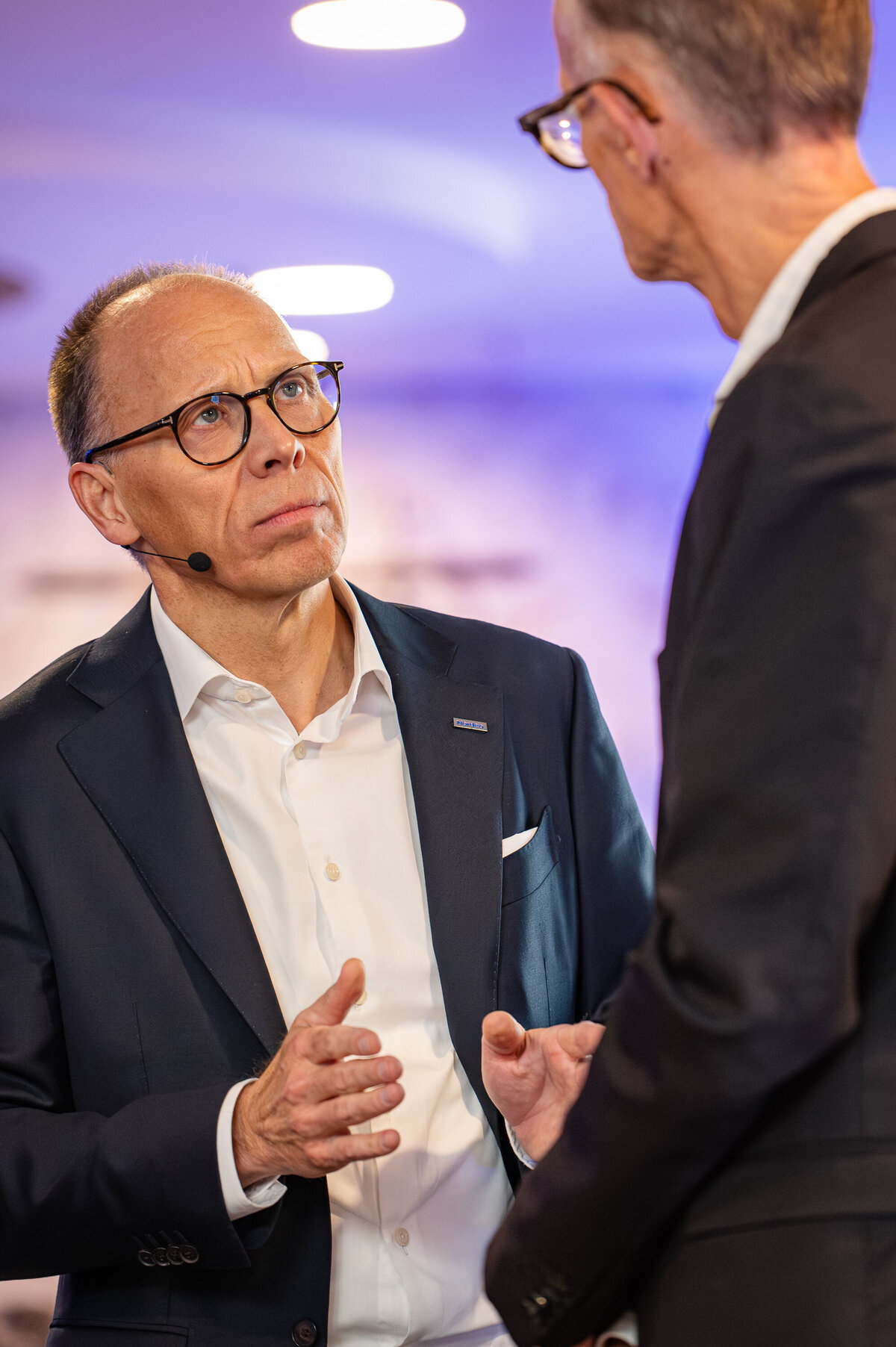 banking-conference-speaker-onstage-press-release-london-marc-james-photography-8