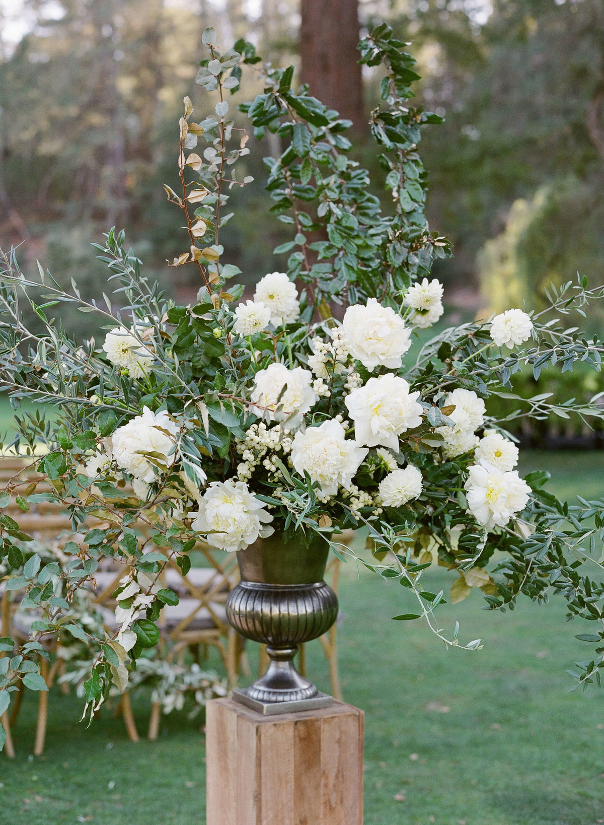 59-KTMerry-weddings-white-flowers-Meadowood-Napa-Valley