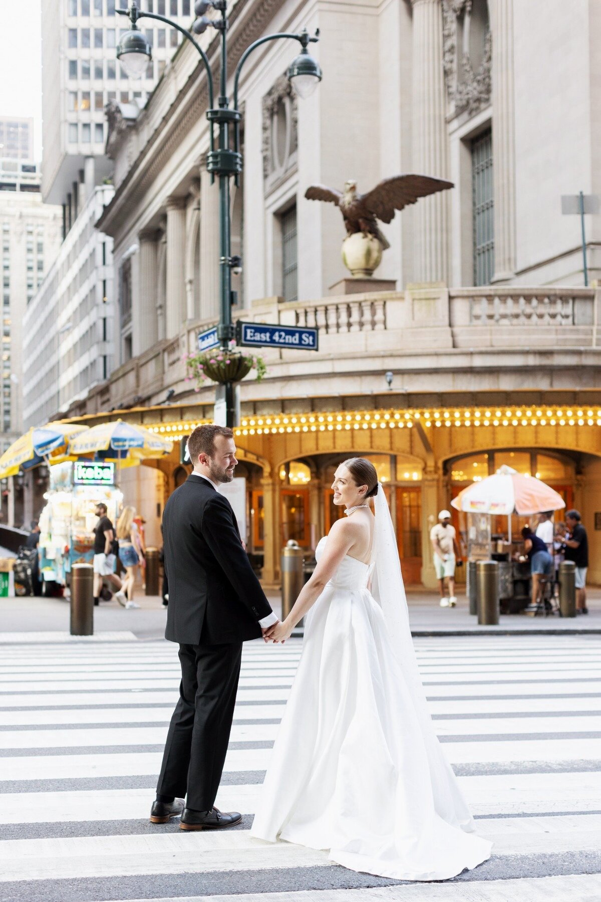 nyc-wedding-couple-east-42nd-street-grand-central