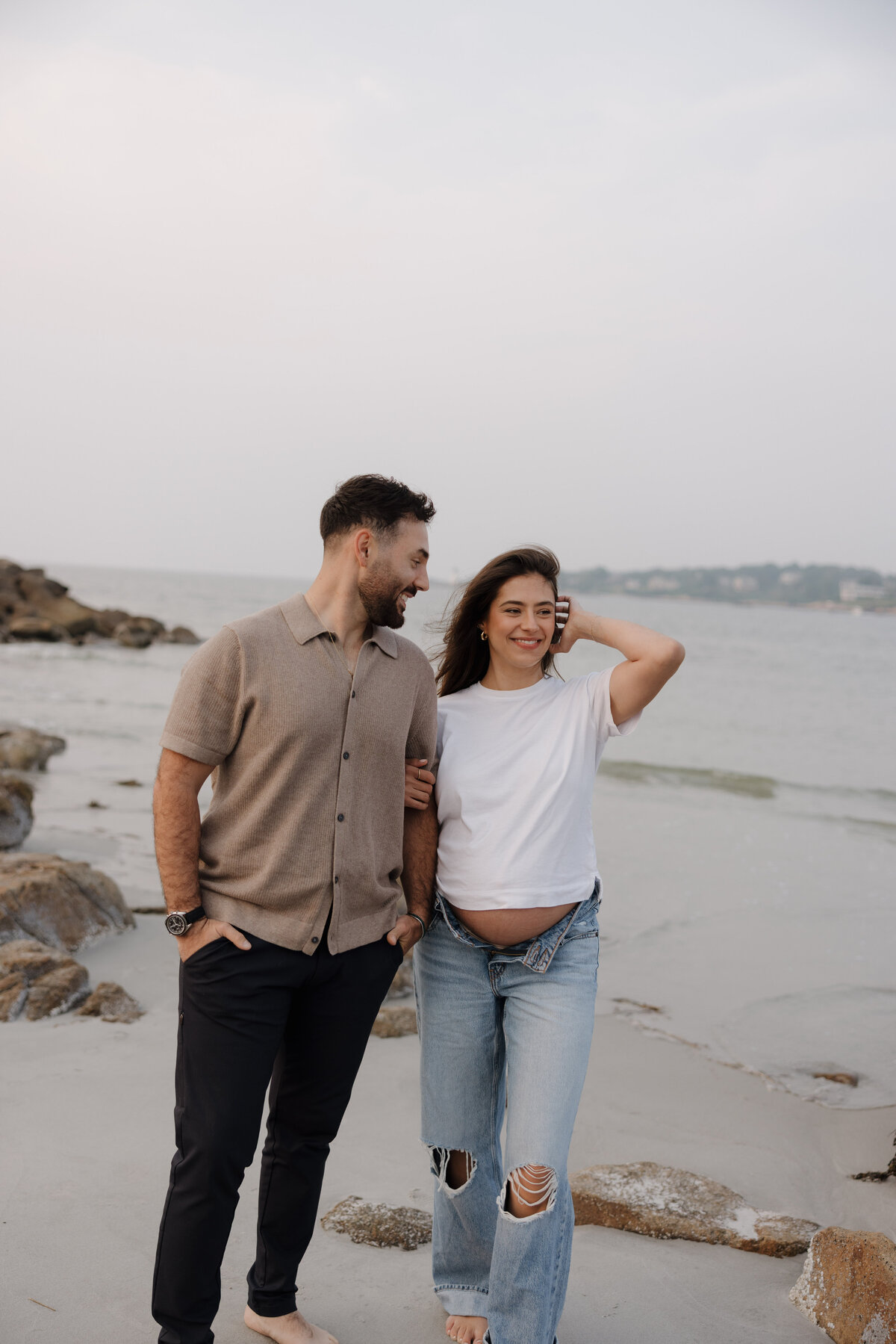 coastal-new-england-maternity-photoshoot