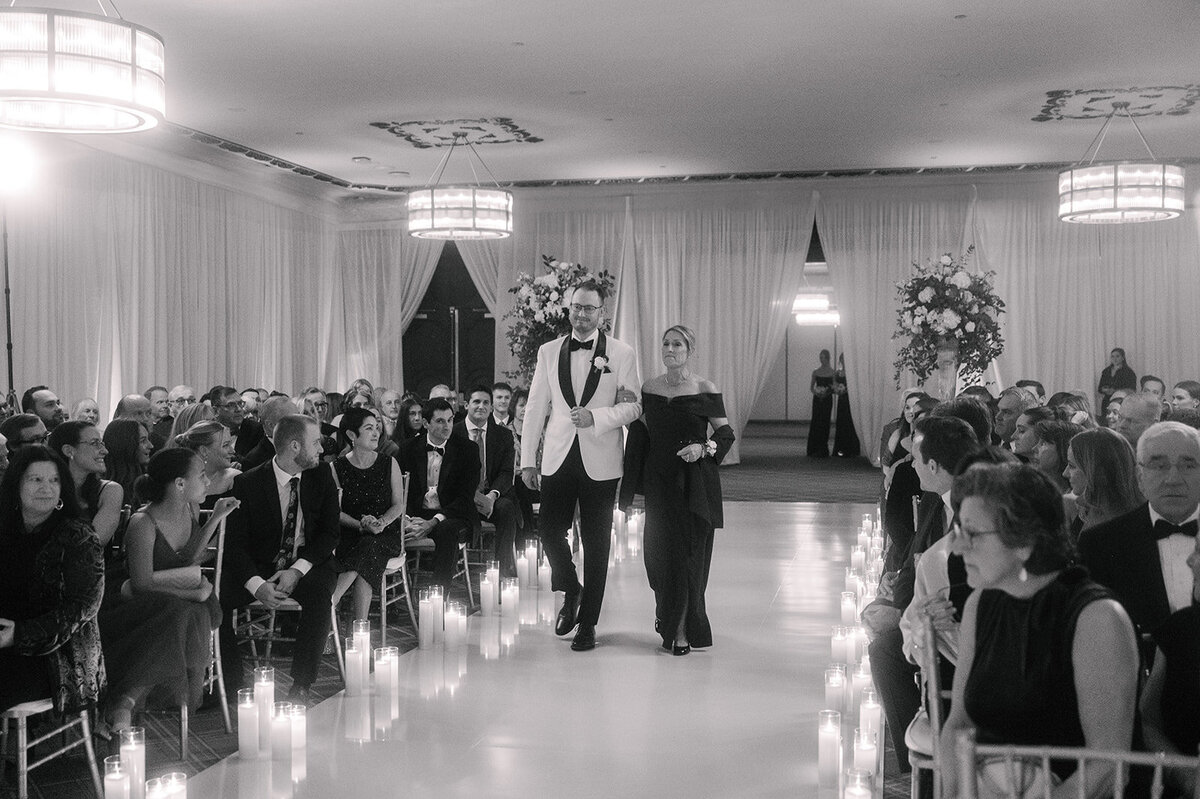 winter-wedding-ceremony-at-boston-park-plaza
