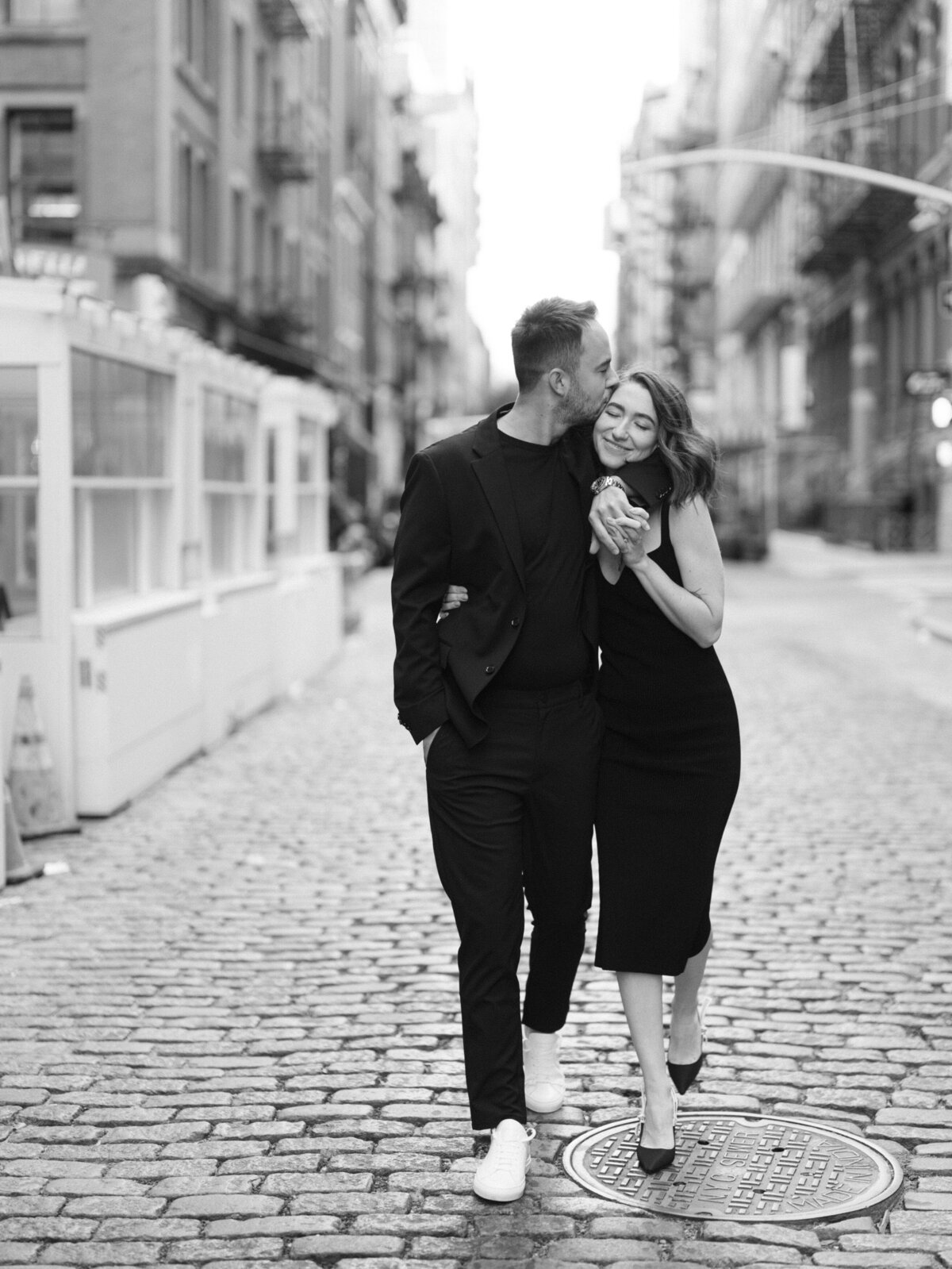 nycengagement-sohoengagementsession-fineartweddingphotographer-felixfeyginphotography-004