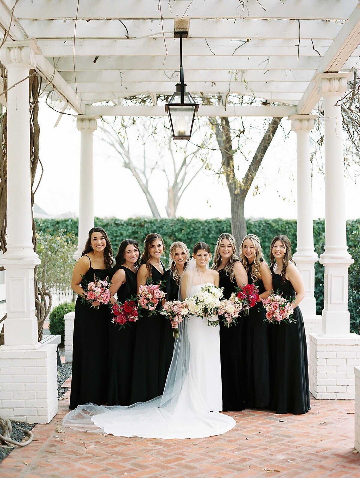 black-bridesmaid-dresses-pink-ombre-bouquets