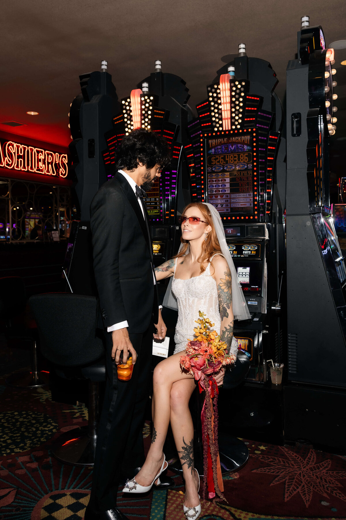 78riskyexposure_hayley-vikram_las-vegas-elopement-photography