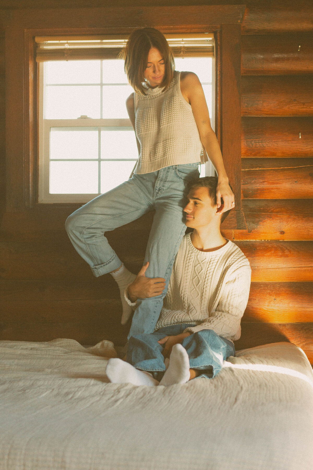 Cozy-Cabin-Couples-Session-in-Snowy-Mountains-of-Utah231205--0124