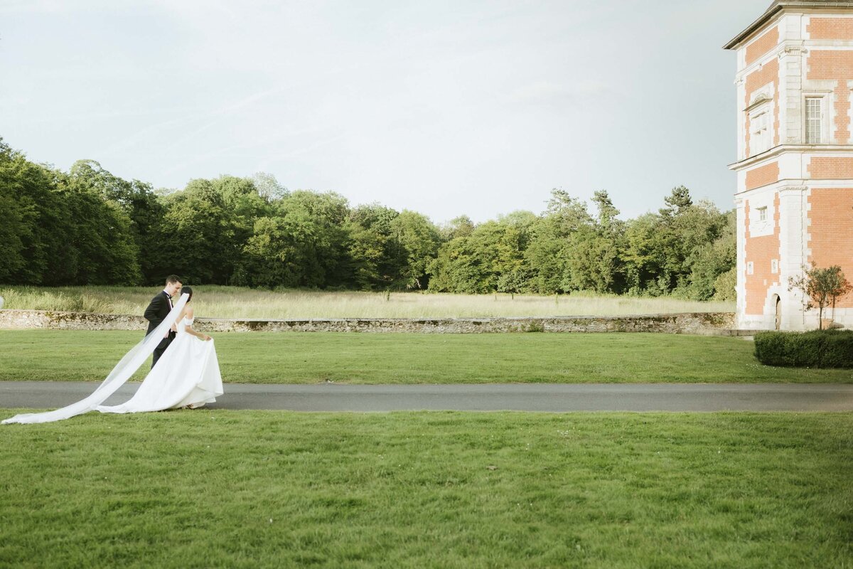 Romantic French Chateau Wedding in Paris - Stacey Vandas Photography 117