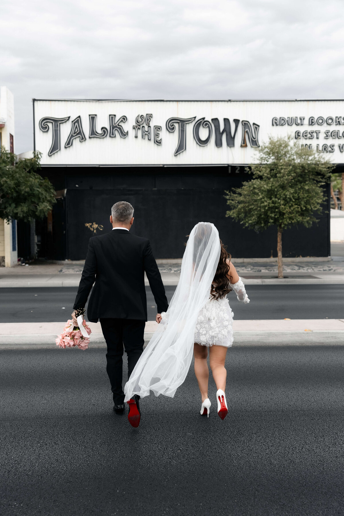 50_riskyexposure_las-vegas-elopement-photography