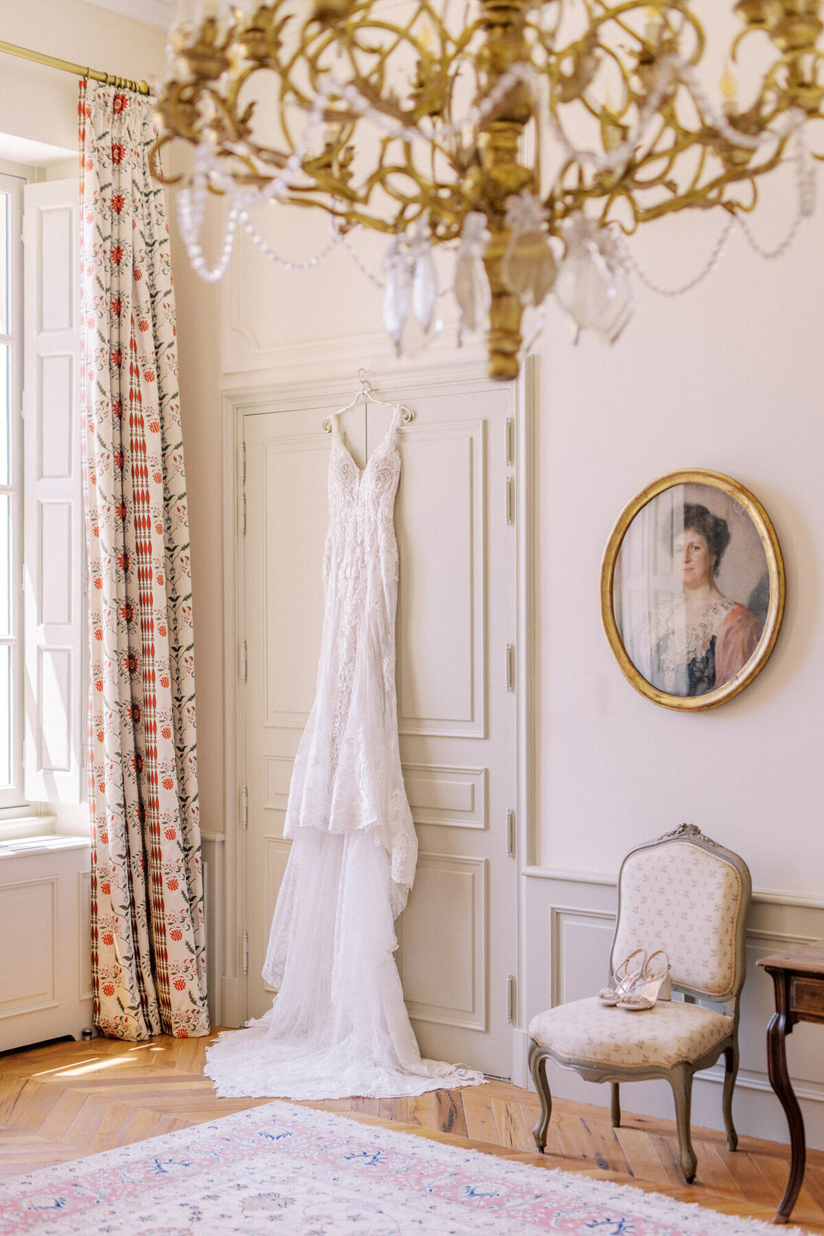 Maïlys Fortune Photography Husband Wife Wedding Weddings Photography France Switzerland Italy Timeless Dreamy Imagery Bilingual French English Destination Weddings Destination Wedding Provence French Riviera Paris Lake Como Tuscany24