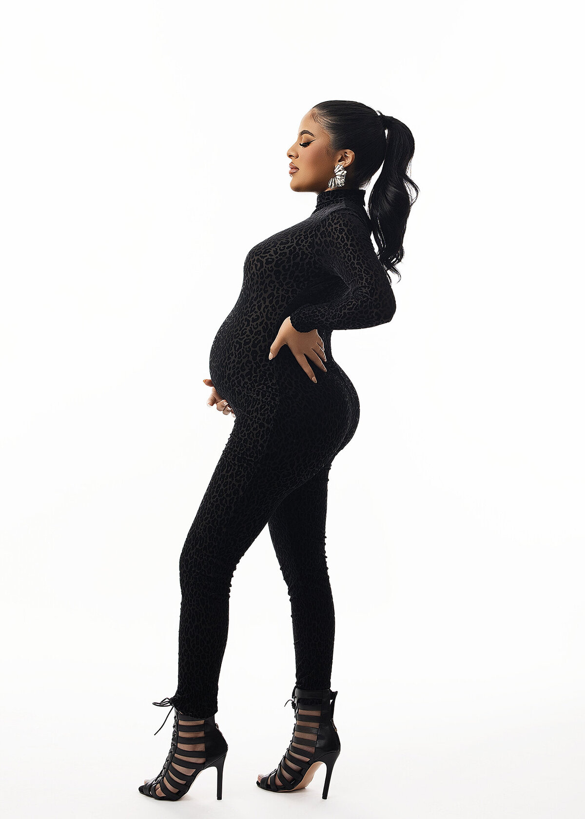 glam photographer in maternity form with high class outfits and accessories, Syracuse NY Photography