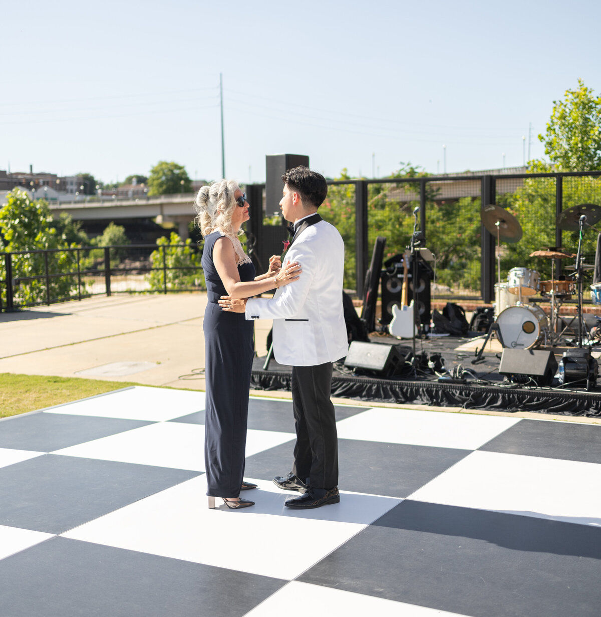 mother and groom dance at The Powerhouse by Georgia wedding photographer Amanda Richardson Photography