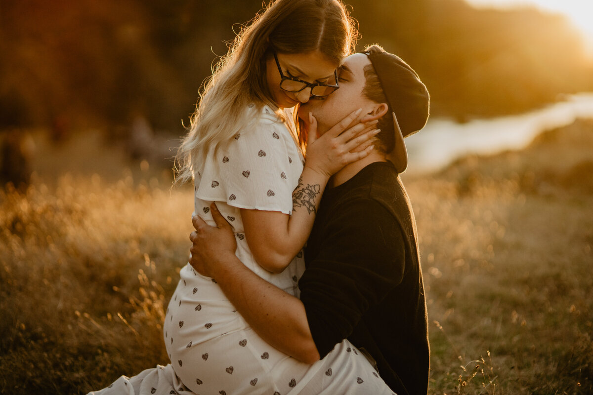 Golden Hour Neck Point Engagement Session_03