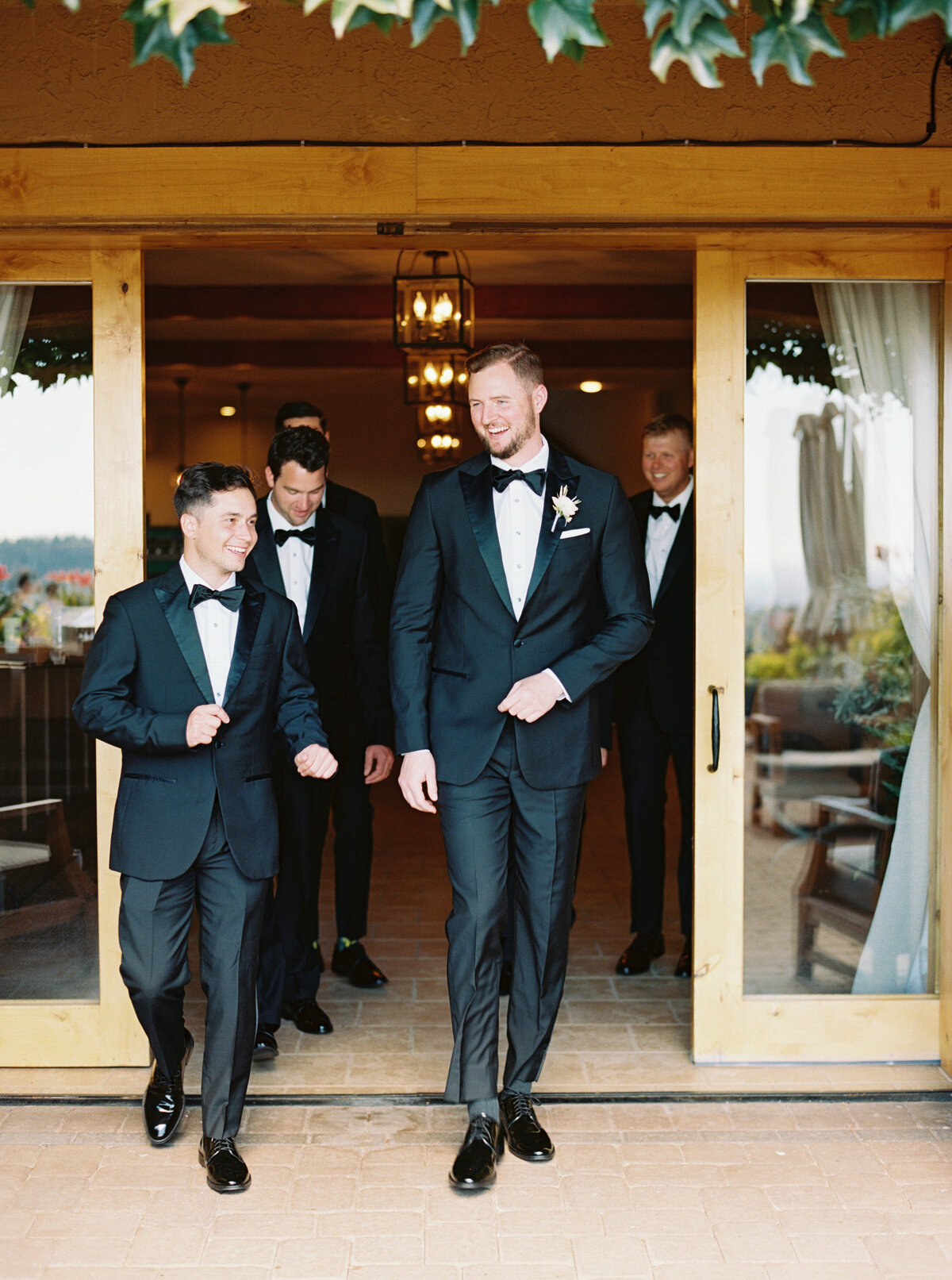 wedding-at-black-walnut-inn-and-vineyard-photography-by-the-tenneys-11