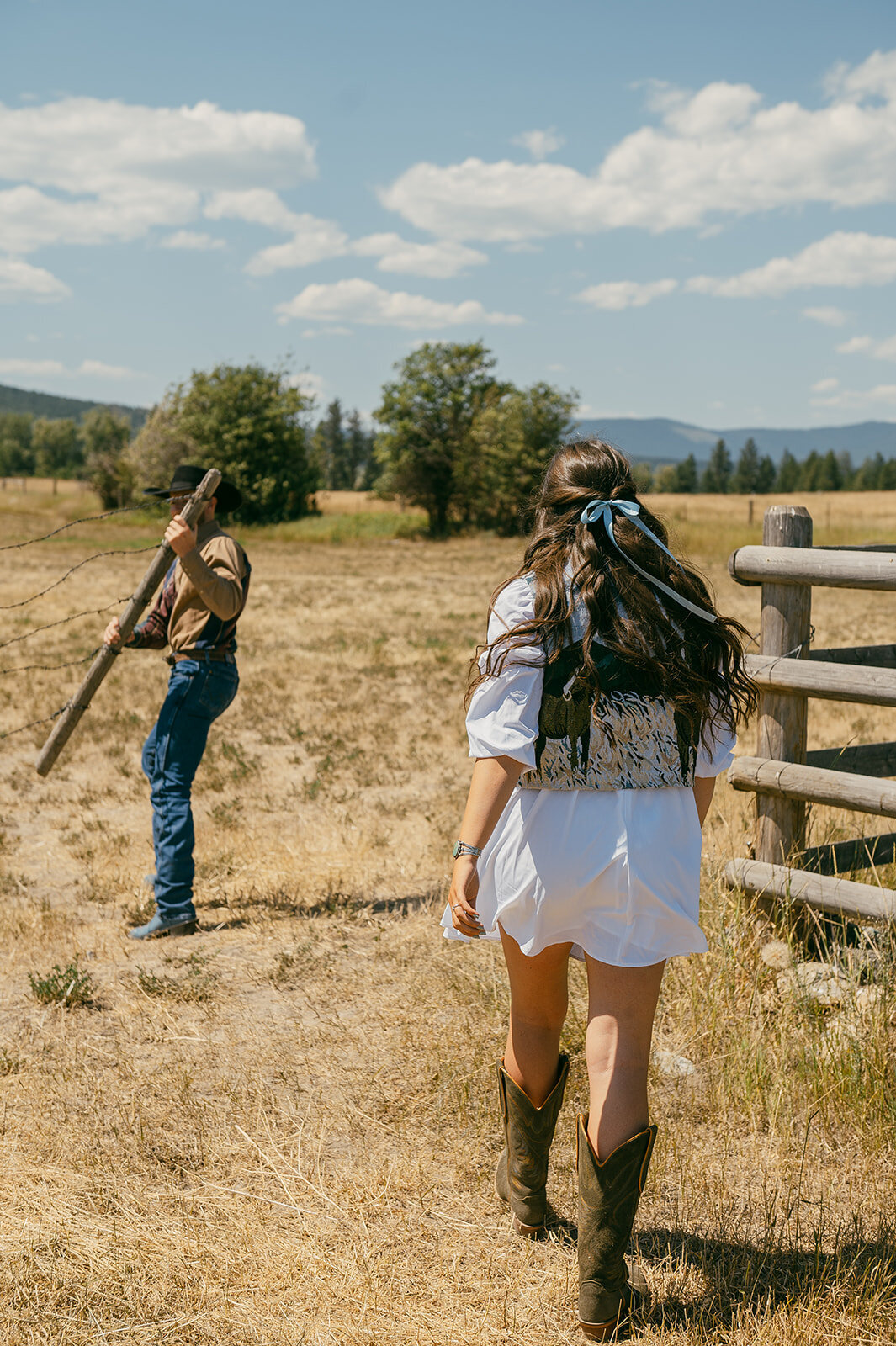 presley-gray-photo-haybale-forest-montana-elopement-8044