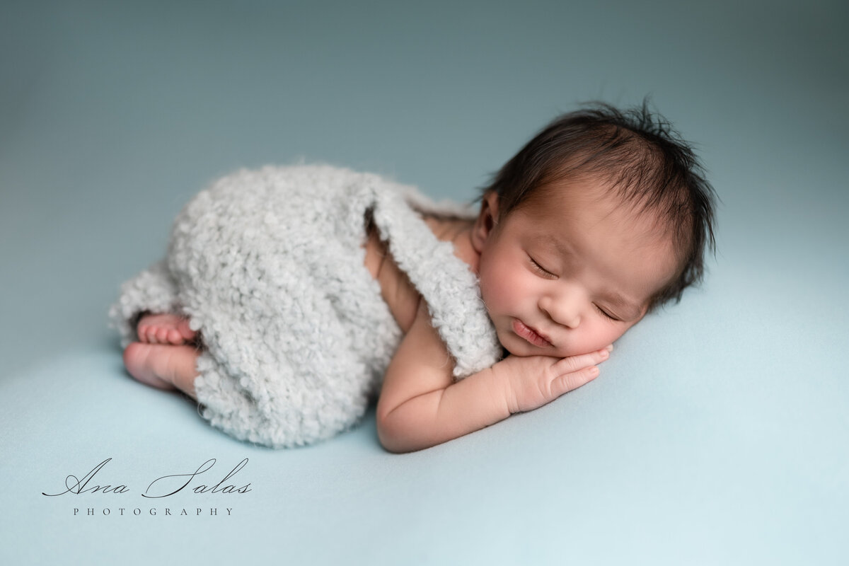 Newborn-Photographer-Edmonton-79