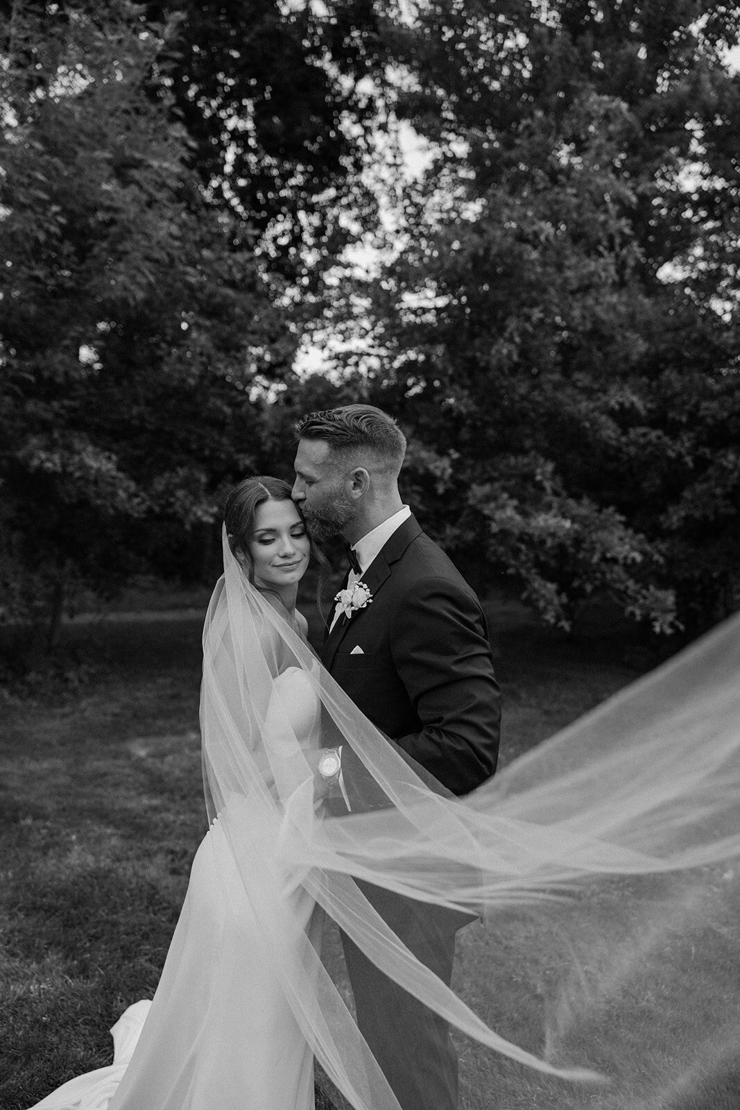 timeless-romantic-classic-outdoor-wedding-photography-4