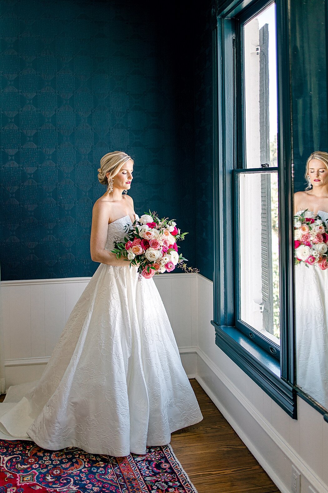 Woodbine Mansion wedding bridal photos by Allison Jeffers Photography in Round Rock Texas_0021