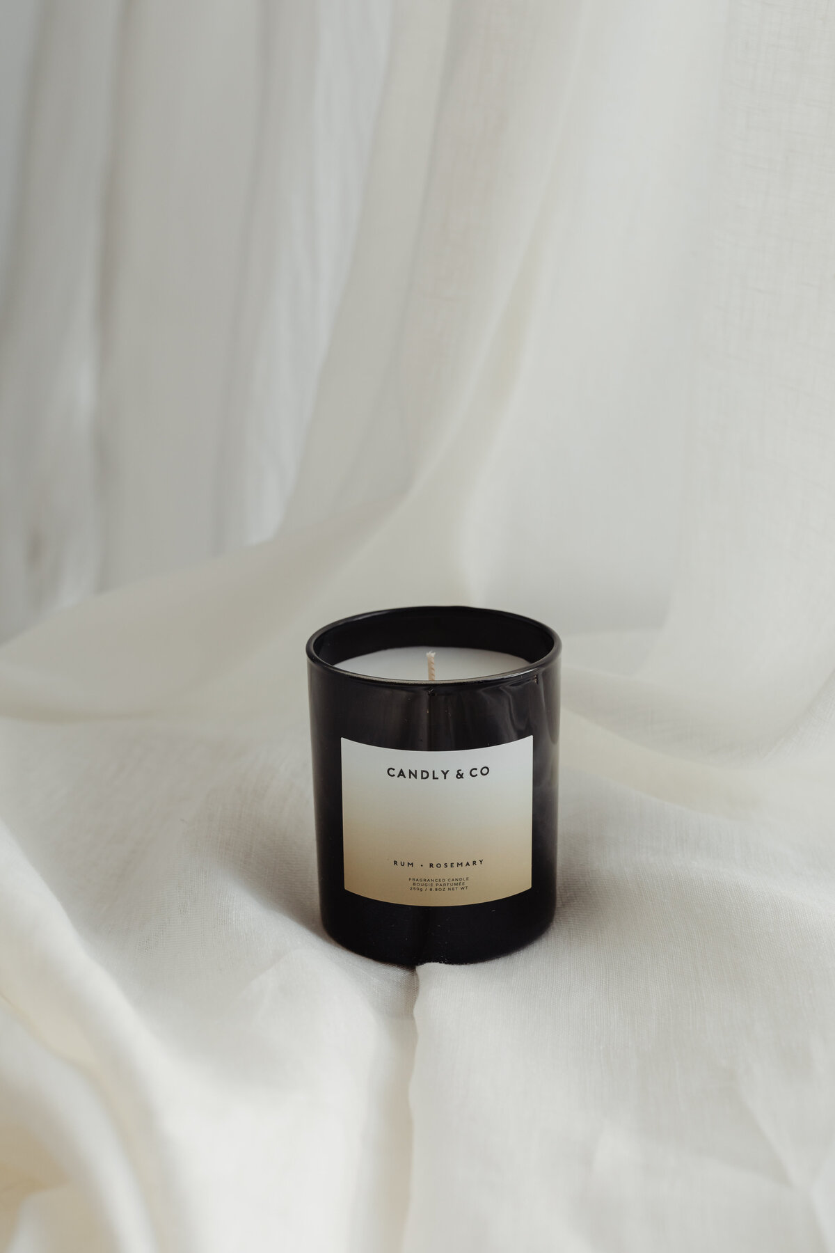kaboompics_product-photography-candles-and-diffuser-fragrances-branding-packaging-29061