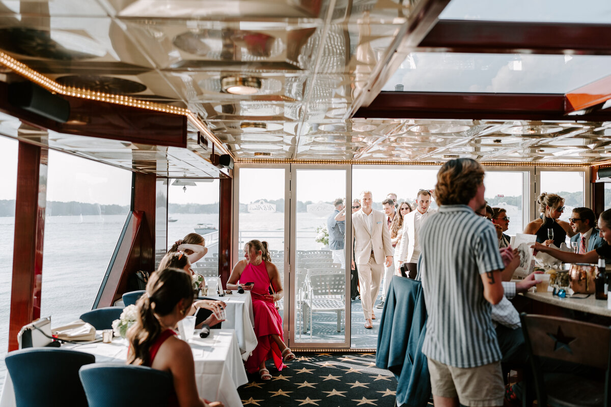 abby-parker-lake-minnetonka-wedding-58