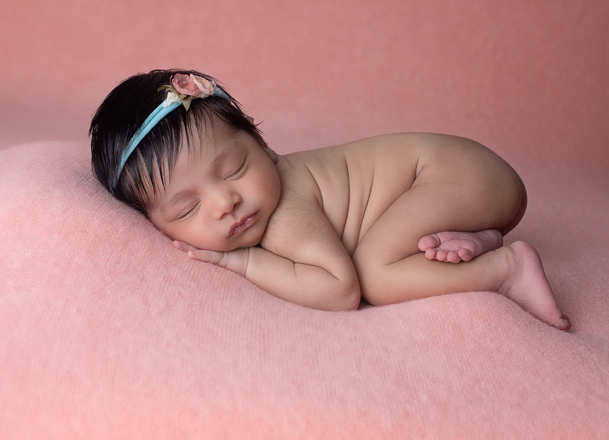 best Maryland newborn photographer, Baltimore newborn photographer, newborn photography near me, newborn portraits Crofton MD, professional baby photos