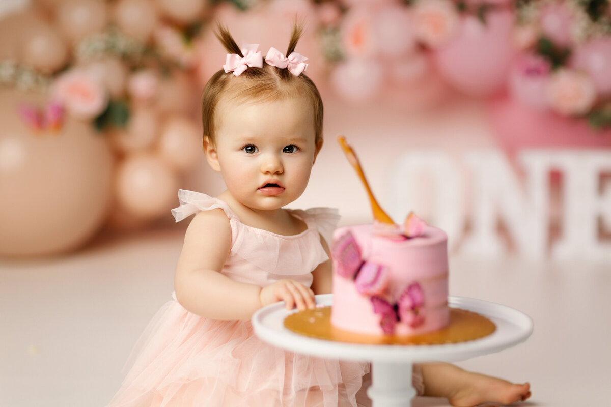 NW Arkansas cake smash photographer, cake smash photography near me, baby birthday photoshoot NW Arkansas