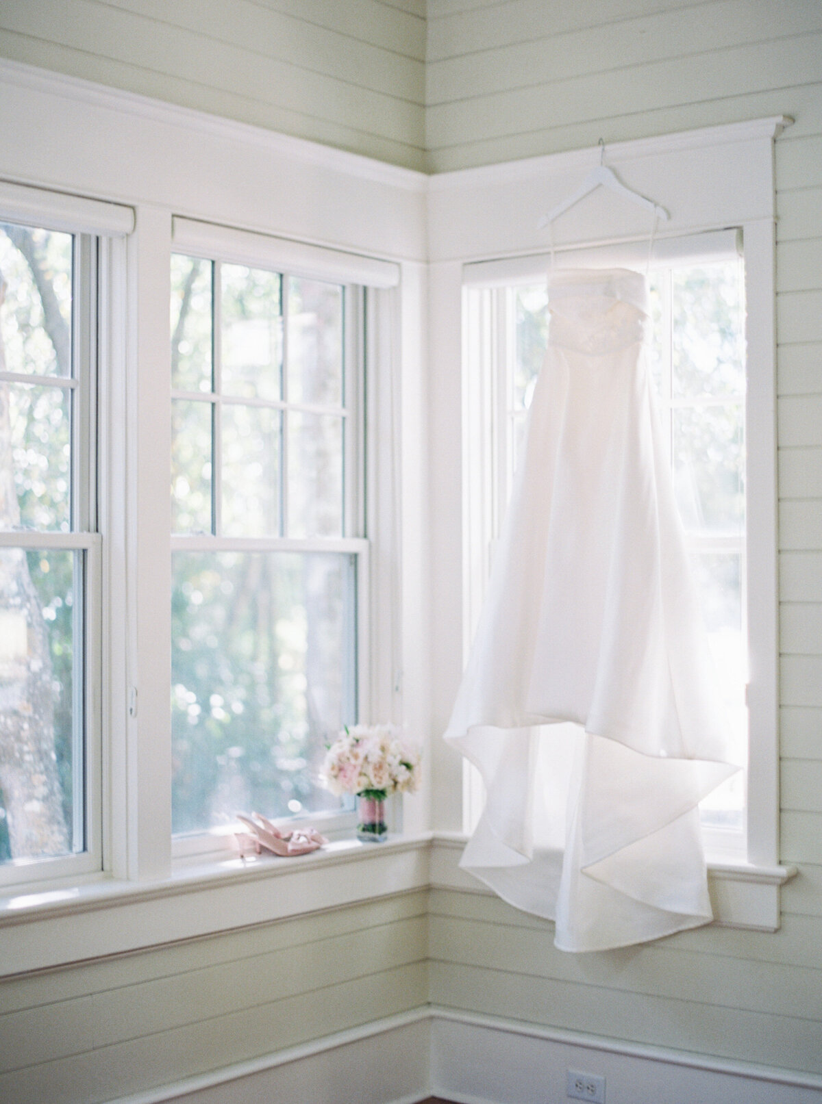 Emily March Photography Wilmington, North Carolina and Destination Wedding Engagement Photographer Heirloom Photography for Memorable Gatherings Light Airy Sentimental Imagery Images Weddings CannonWedding_0023