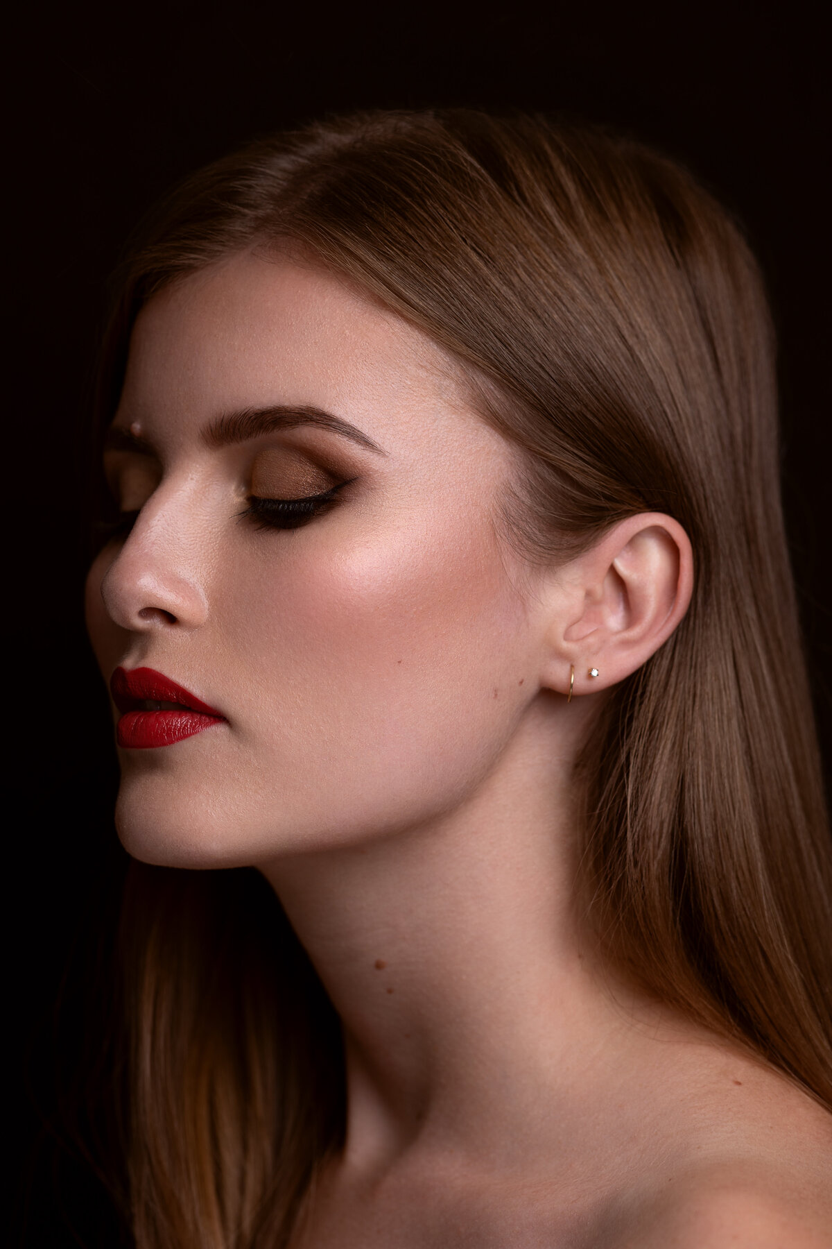 Zuzana Pálková - beauty portrét z profilu