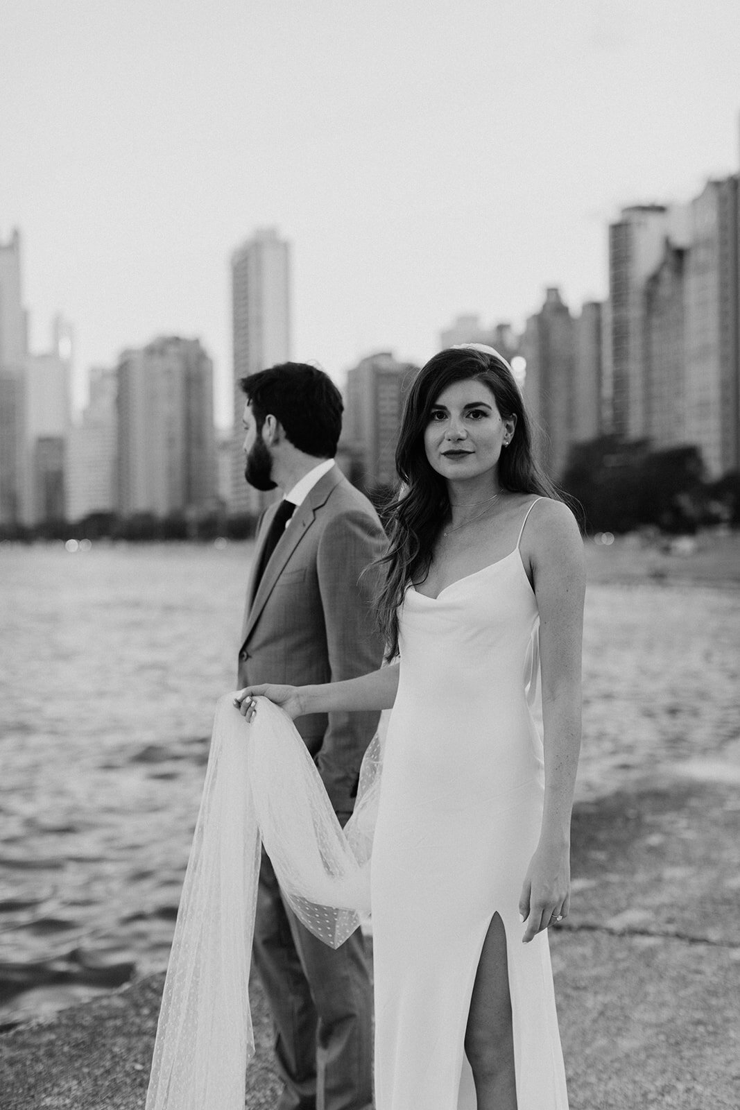 Chicago-Skyline-Wedding-Couple-Veil-Lake