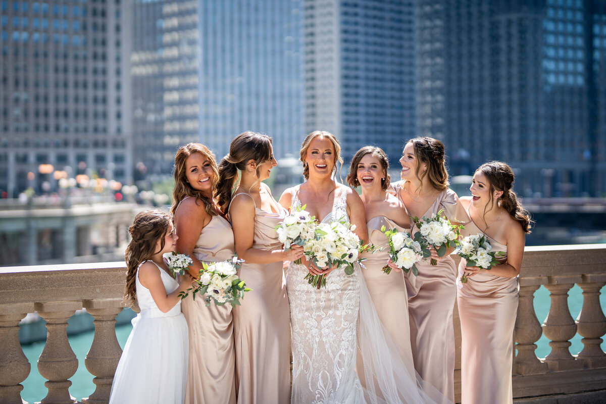 28Intercontinental-Chicago-Hotel-Wedding-Photos-Lauren-Ashlely-Studios