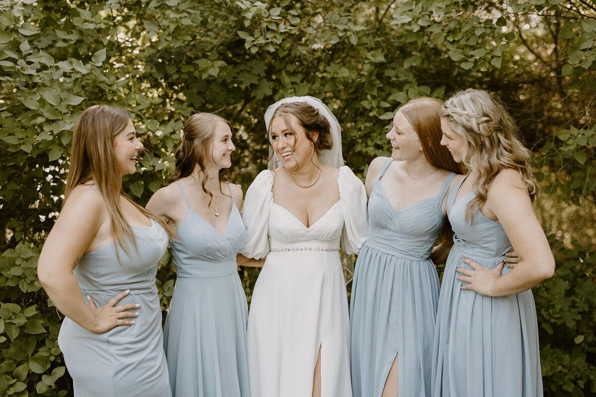 laughingwithbridesmaids