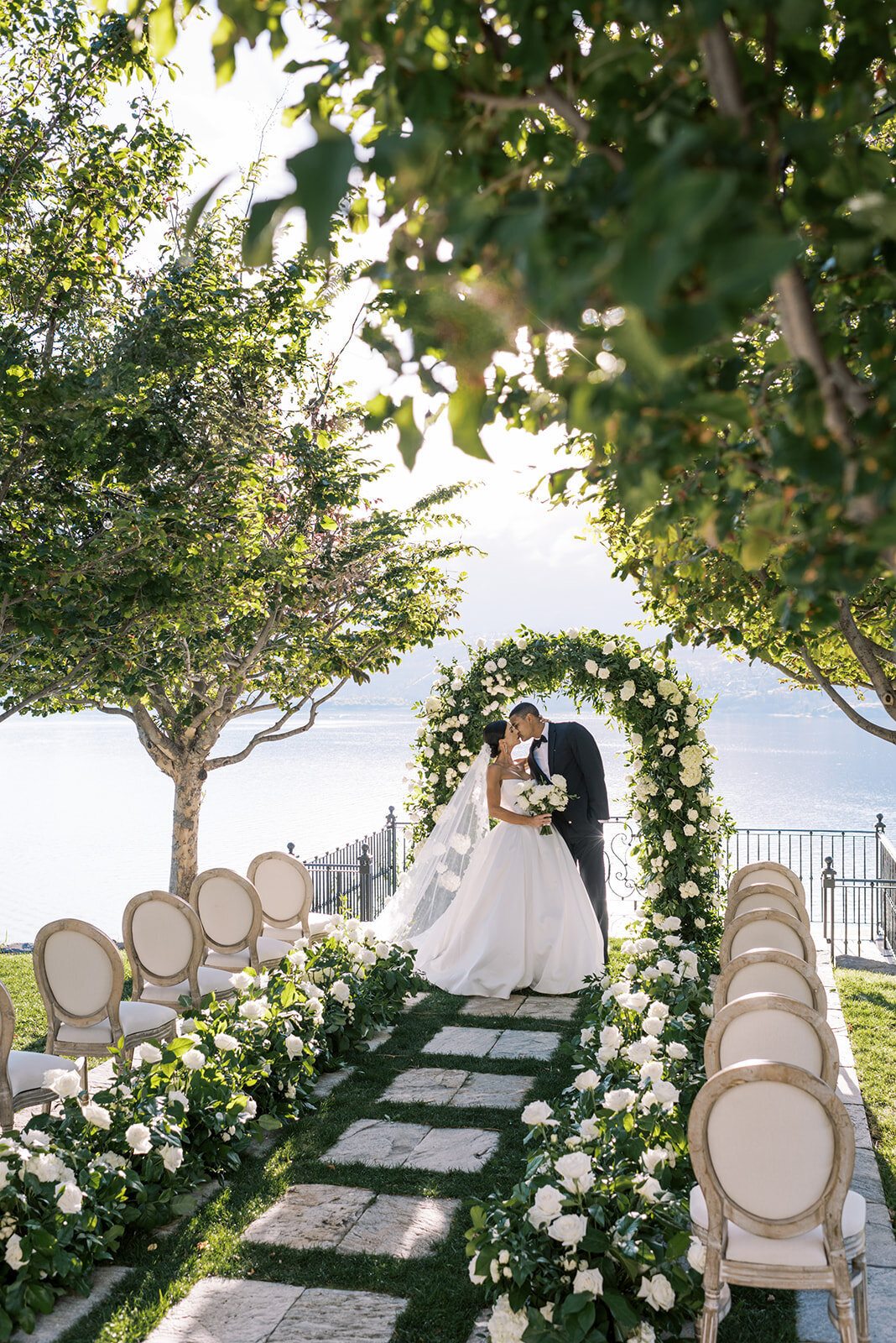 minted-photography-okanagan-kelowna-destination-wedding-photographer-wedding-château-okanagan-40