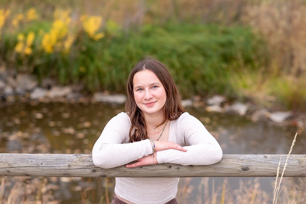 Colorado-high-school-senior-girl-with-fence0001