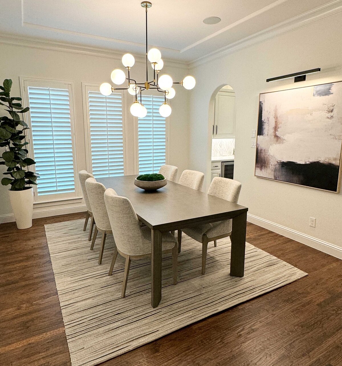 Luxury interior design contractor for homes, showcasing an elegant and sophisticated living room with high-end furnishings and décor elements.