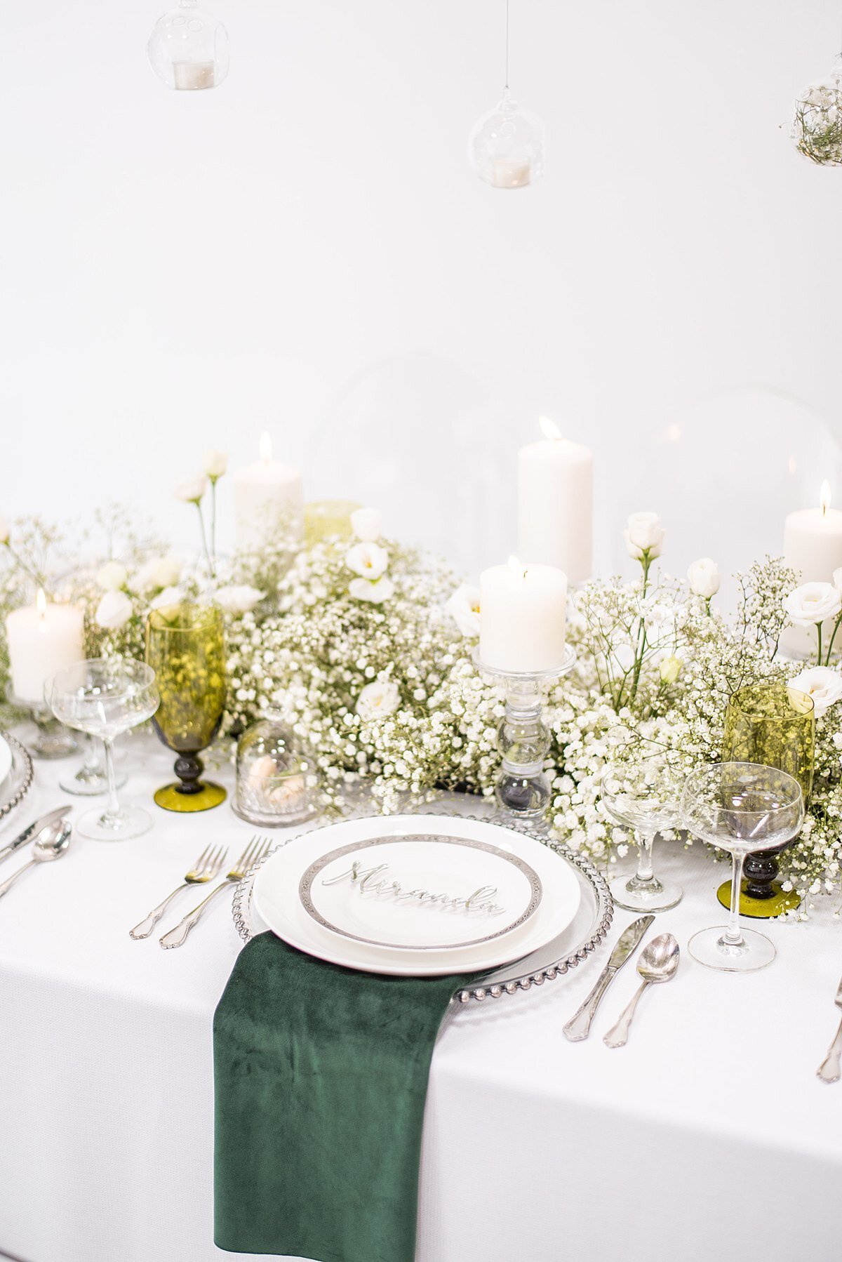 bride-groom-tablescape-white-green-greenville-sc-nc-wedding