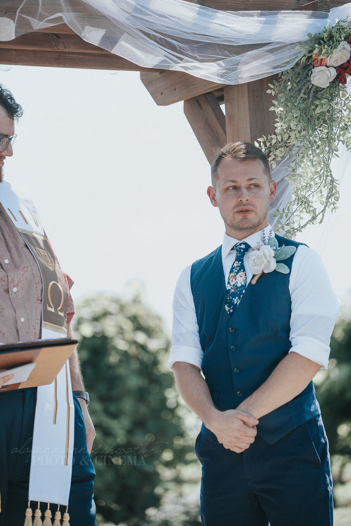 ceremony _ alaynna ann schwartz _ harpors vinyard _ iowa photographer _ playlife photography_0108