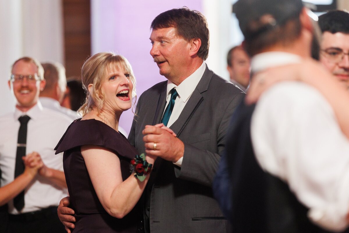 56-grand-rapids-city-flats-hotel-wedding