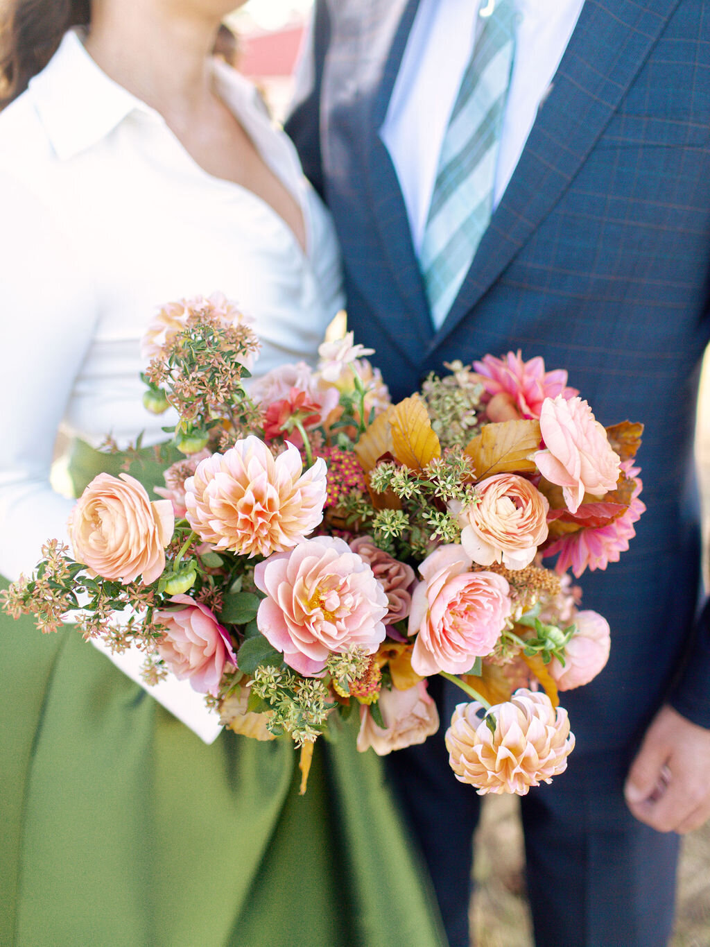 max-owens-fall-wedding-texas-ranch-bouquet